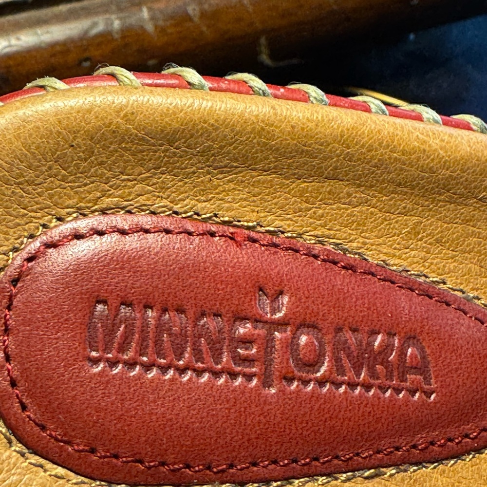 Minnetonka Women's Ref and Tan Sandals - Picture 7 of 13